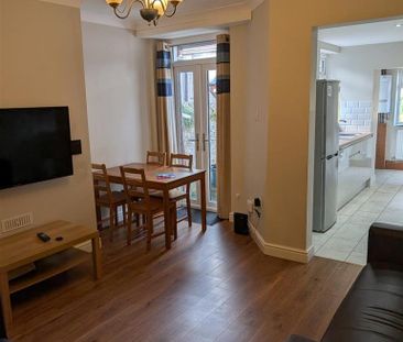 3 bedroom private hall to rent - Photo 1