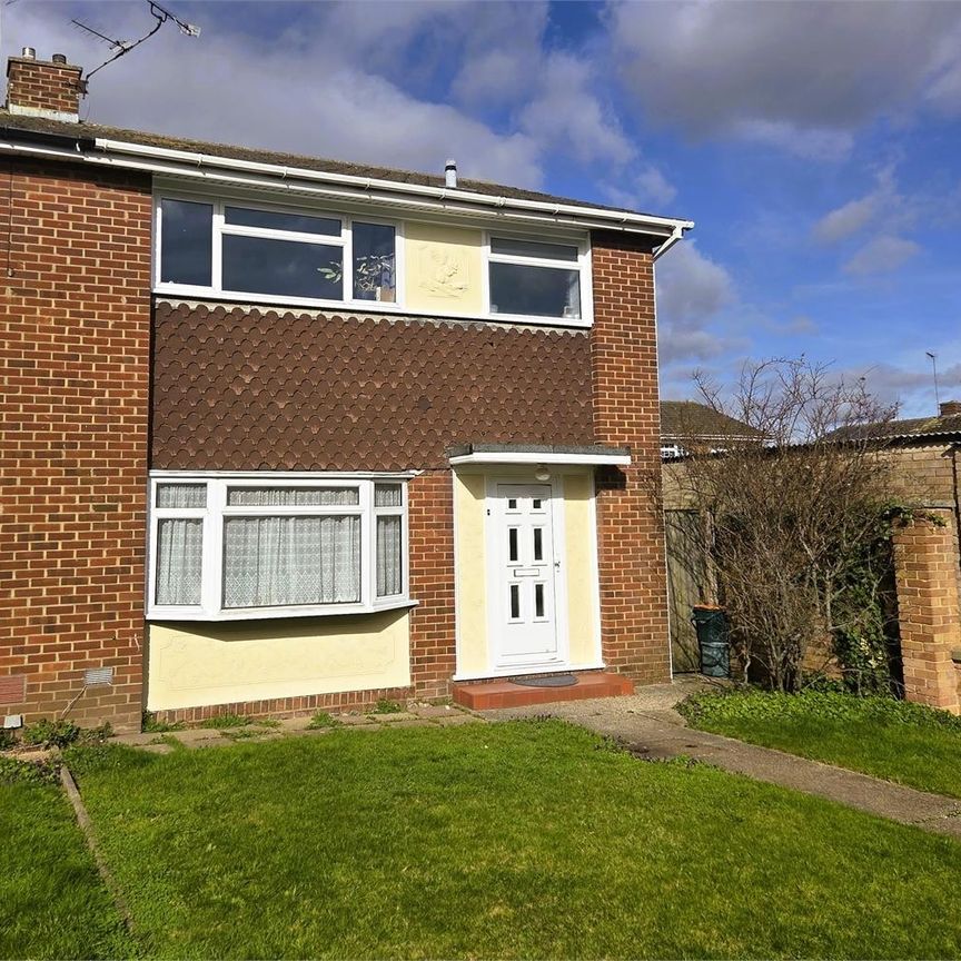 3 bedroom semi-detached house to rent - Photo 1