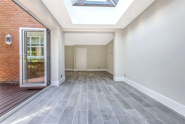 A beautifully presented four bedroom townhouse in the popular Virginia Park development. - Photo 1