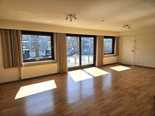 Instapklaar appartement met ruim terras op toplocatie! - Photo 1