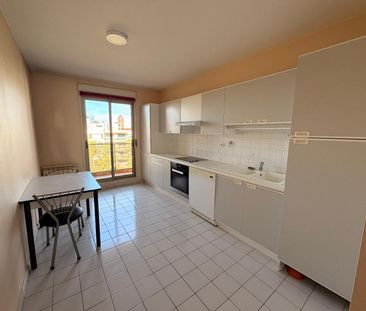 Location Appartement 4 pièces 83m² LYON 7ème - Photo 4