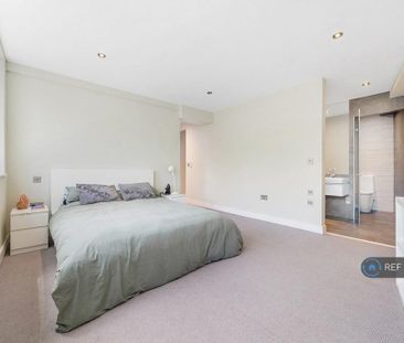 3 bedroom flat to rent - Photo 6