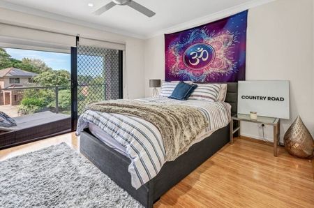 Large Four Bedroom Home - Photo 4