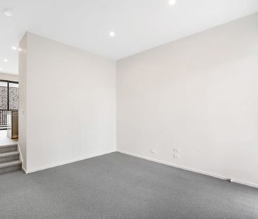 BRAND NEW & STUNNING MODERN TOWNHOUSE ! - Photo 4