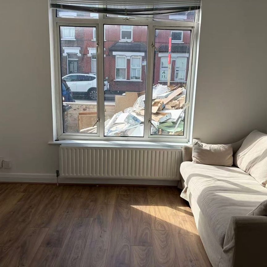 3 Bed Terraced House, Haydons Road, SW19 - Photo 1