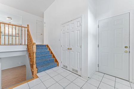 For Lease - 81 Lloydalex Crescent, Stittsville - Munster - Richmond, Ontario - Photo 2