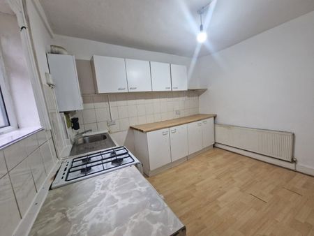 2 Bed Flat, Romford Road, E12 - Photo 5