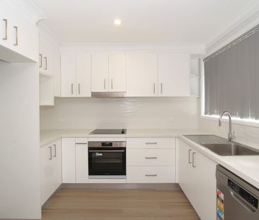Well Maintained and Conveniently Located 2 bed Villa - Photo 3