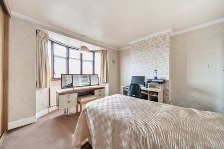 Semi-detached House to rent - Courtfield Rise, West Wickham, BR4 - Photo 5