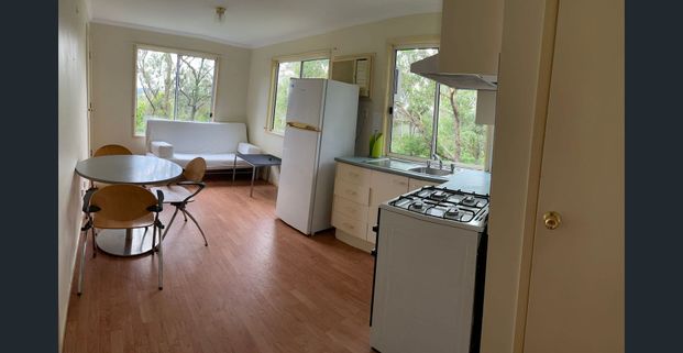 Stunning 2-Bedroom Cottage for Rent – 179 Kenmore Road - Photo 1