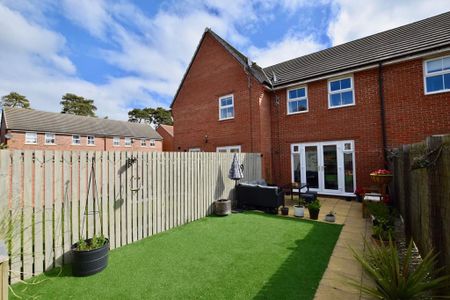 2 bedroom terraced house to rent - Photo 2