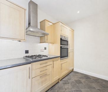 The Coach House, Maytree Gates, Evesham Road, GL52 - Photo 3