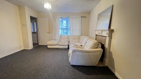 4 bedroom semi-detached house to rent - Photo 5