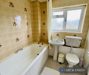 1 bedroom in a house share to rent - Photo 5