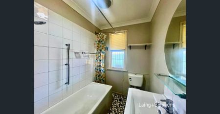 Comfortable three-bedroom home near Emerton Village - Photo 5