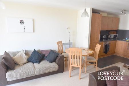 2 bedroom flat to rent - Photo 5