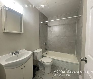 SPACIOUS 2BED/1BATH UPDATED UNIT ON BRUCE! + HYDRO! - Photo 2
