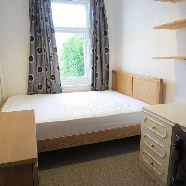 Bedroom Detached House In Bournemouth, BH9 - Photo 1
