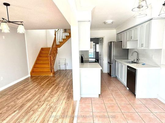 For Lease - 165 Warwick Crescent Unit# Main and Upper, Newmarket, Ontario - Photo 1