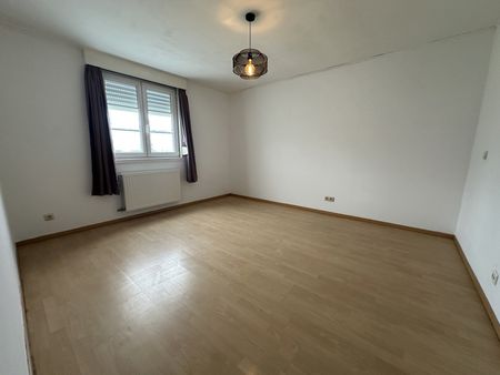 Ruime woning met 5 slaapkamers op een perceel van 7a43ca. - Foto 5