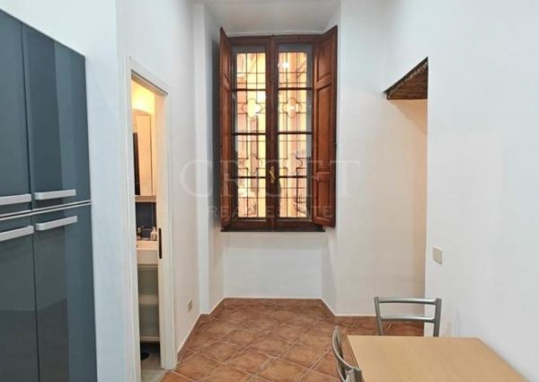 Trastevere: 80sqm. Furnished. 1 bedroom, 2 baths, modern kitchen, living, A/C, high ceilings, quiet. REF 72