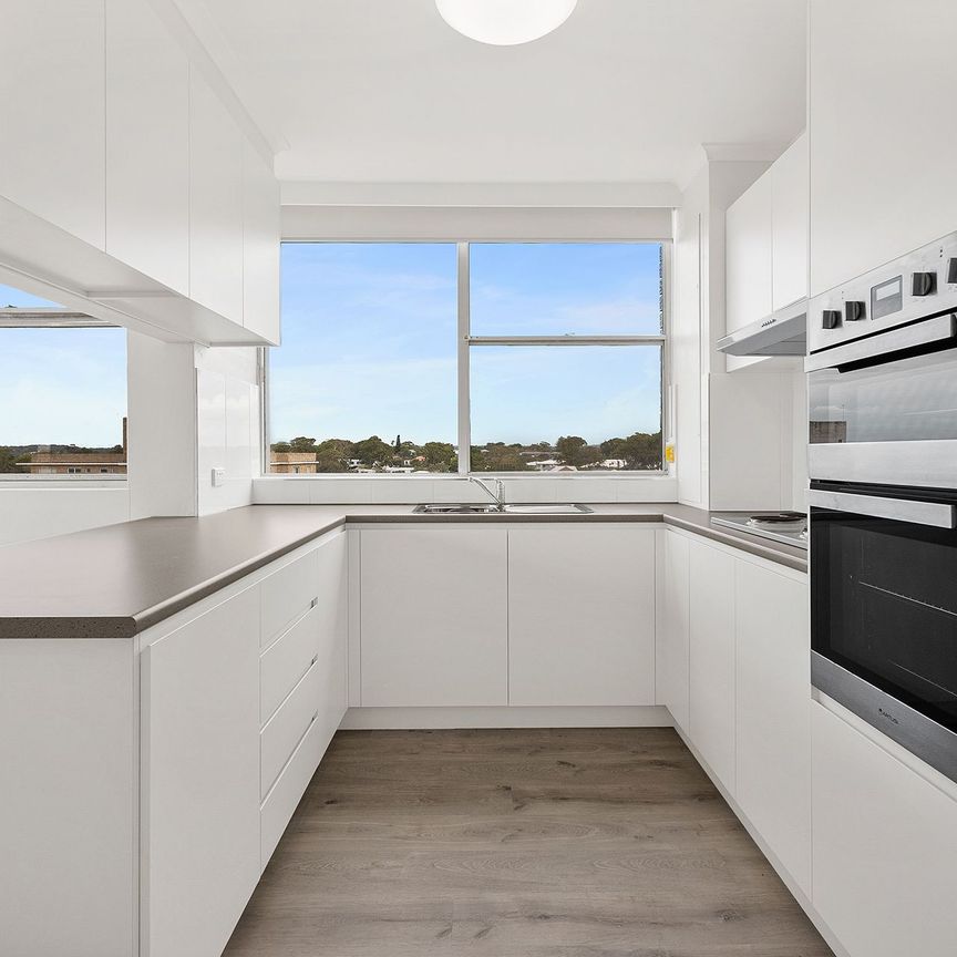 Freshly Renovated Two Bedroom Unit in the Heart of Cronulla - Photo 1