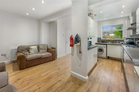 5 Bed Terraced House, Larch Tree Avenue, CV4 - Photo 4