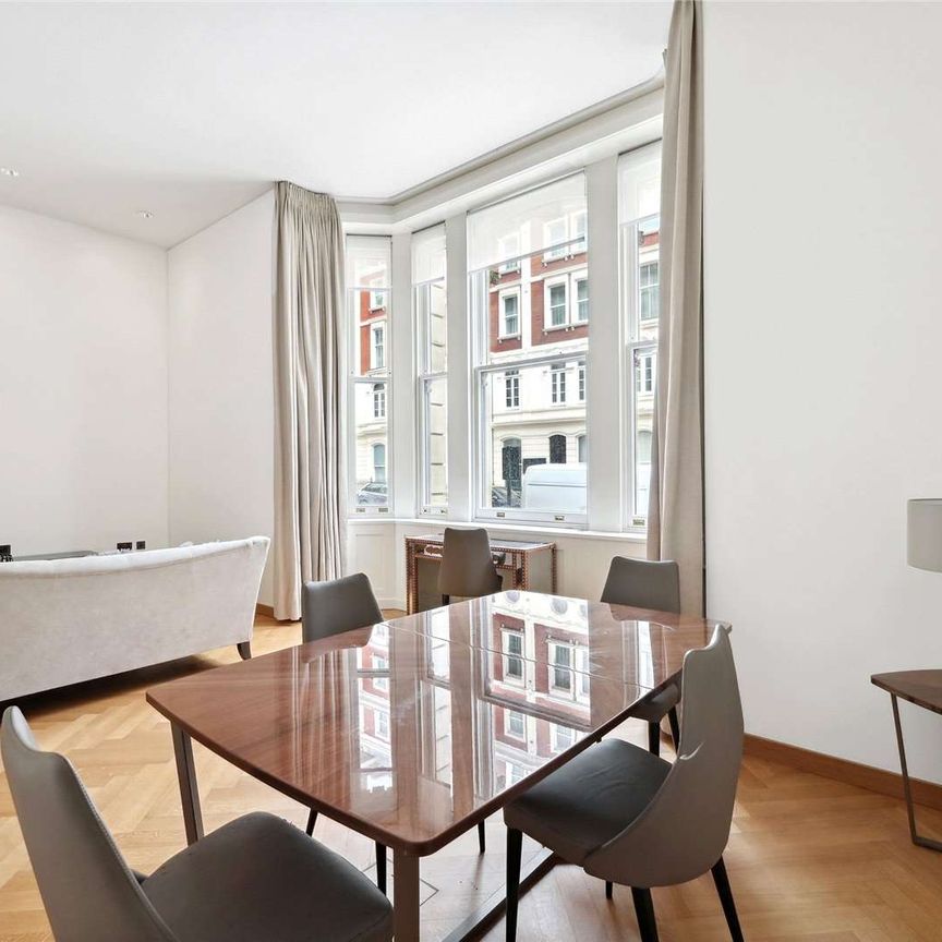 An excellent two bedroom flat offered furnished with use of pool and spa facilities. - Photo 1