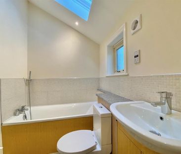 3 bedroom semi-detached house to rent - Photo 6