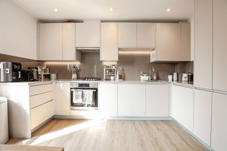 Syresham Gardens, Haywards Heath - Photo 3