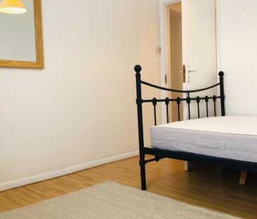 4 bedroom terraced house to rent - Photo 5