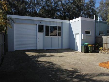 18 Lido Avenue, Narrabeen NSW 2101 - House For Rent | Domain - Photo 3