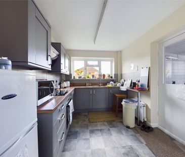 3 bedroom semi-detached house to rent - Photo 1