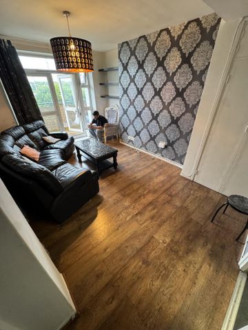 4 bedroom flat share to rent - Photo 5