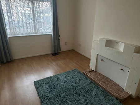 3 bedroom house on Caludon Park, Coventry, CV2 5EH - Photo 2