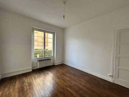 Location Appartement 3 pièces 106m² CHAMBERY 73000 - Photo 3