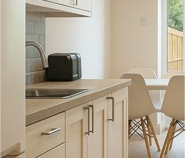 5 Bed Student House Clavin Road - SEE VIDEO TOUR - Photo 3