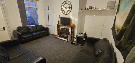 5 Bed - 10 Hessle Terrace, Hyde Park, Leeds - LS6 1EQ - Student - Photo 2