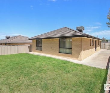Spacious 3-Bedroom Townhouse in Springdale Heights - Photo 4