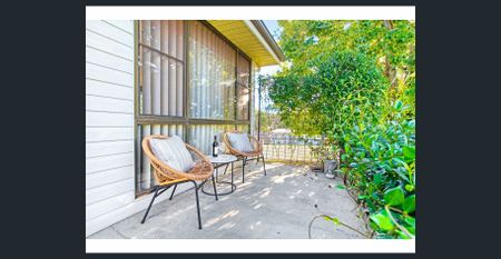 SPACIOUS AIR-CONDITONED FAMILY HOME LOCATED IN CENTRAL FAMILY LOCATION - Photo 2