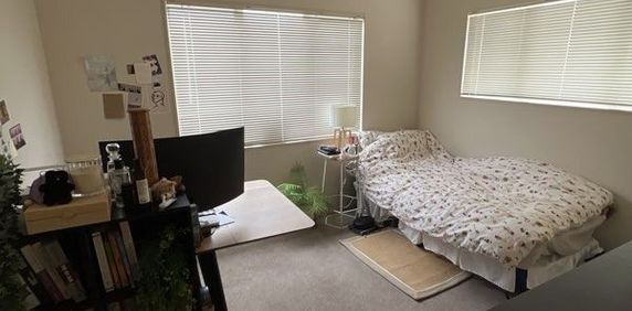 Light and bright in Northcross - minor dwelling also available - Photo 2