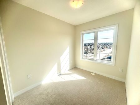For Lease - 105 Melody Lane, Thorold, Ontario - Photo 2
