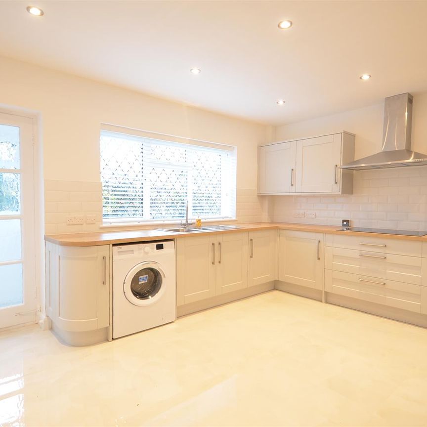 Highfield Drive, Ickenham, UB10 - Photo 1