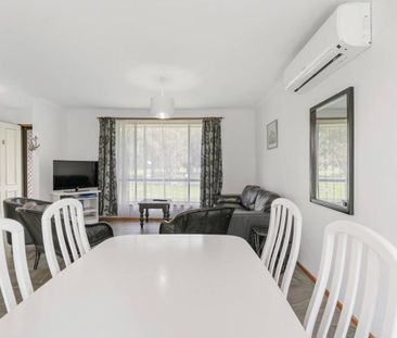 Family home in walking distance to Encounter Bay beach - Photo 2