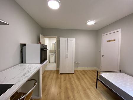 BILLS INCLUDED - Studio to rent in the heart of Kensington, London W8 - Photo 5