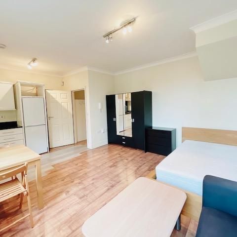 Studio to rent - Photo 1