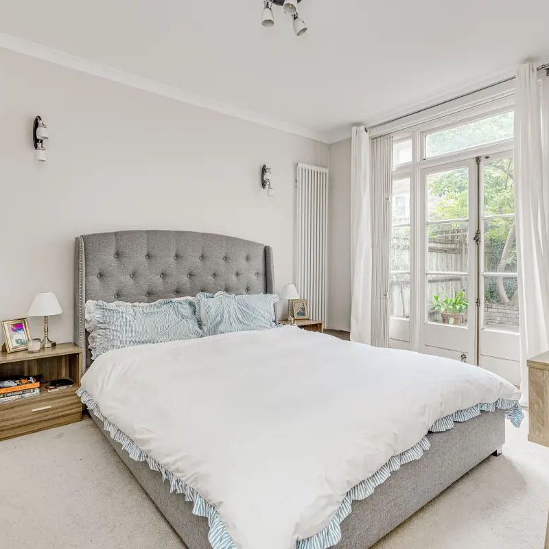 1 bedroom flat in London - Photo 1