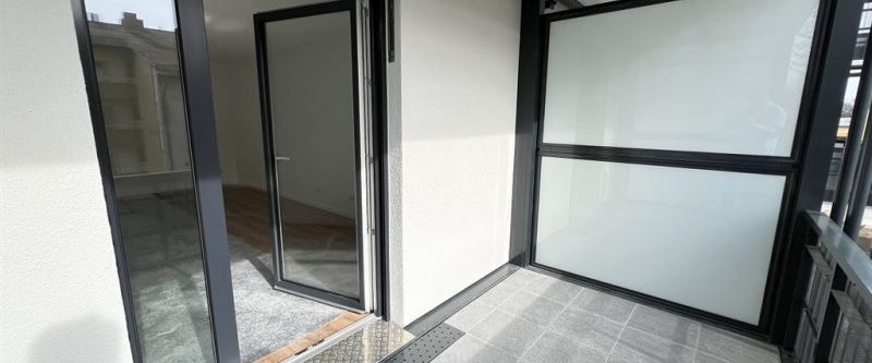 Stadtnah + grün! Neuwertige 2-Zimmer-Wohnung mit Südwestbalkon + TG-Stellplatz! - Photo 1