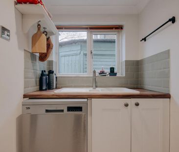 2 bedroom terraced house to rent - Photo 4