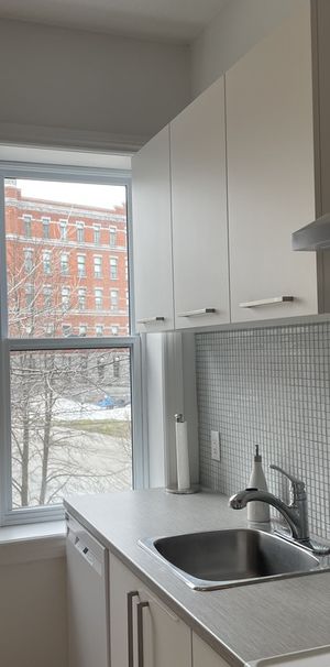 4 1/2 Rénové Au Coeur Du Centre-ville - Photo 1